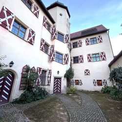 3627 Schlossinnen_c-gvv_für_Tetzel´sche_Familienstiftung_+49(0)1776708254